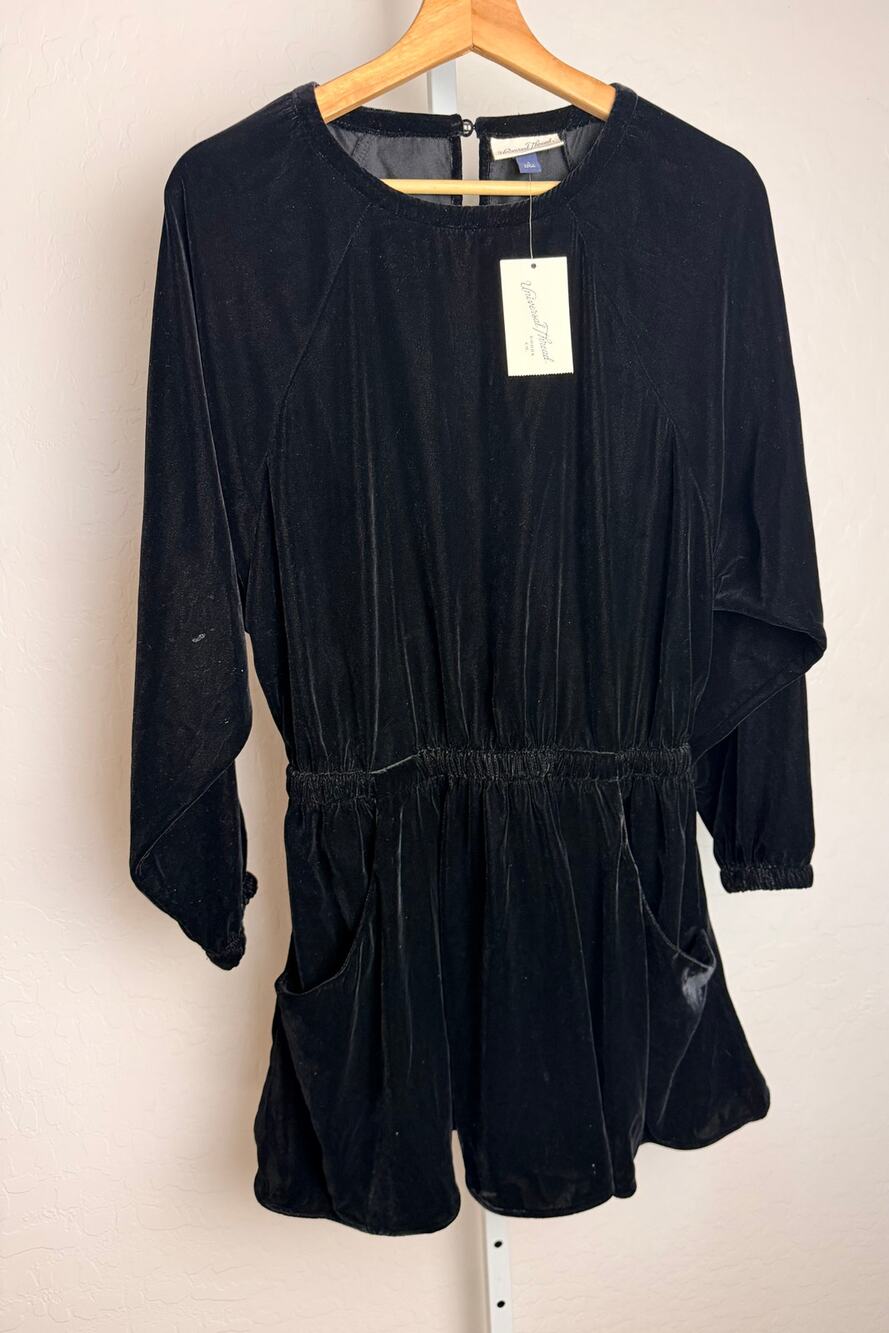 Universal Thread Women’s Black Velvet Dress Size S Long Sleeve Pockets NWT